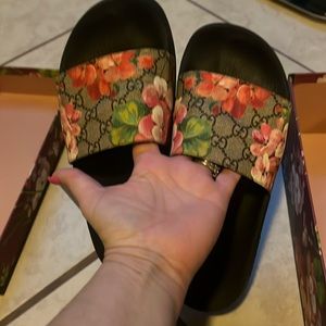 Gucci bloom slides